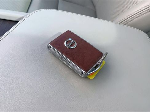 Used 2022 Volvo S90 B6 Inscription w/ Advanced Package image 20