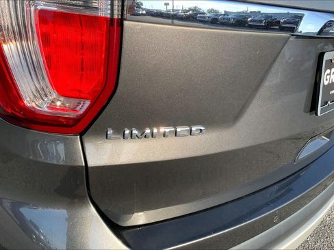 Used 2017 Ford Explorer Limited w/ Equipment Group 301A FWD image 27
