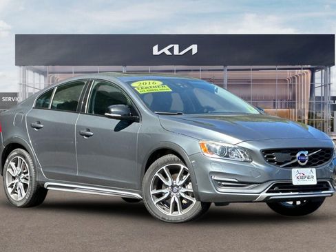 Used 2016 Volvo S60 T5 Cross Country Platinum AWD/4WD image 2