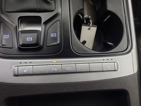 Used 2025 Kia Carnival FWD image 38
