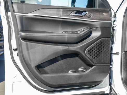 New 2025 Jeep Grand Cherokee Limited image 21