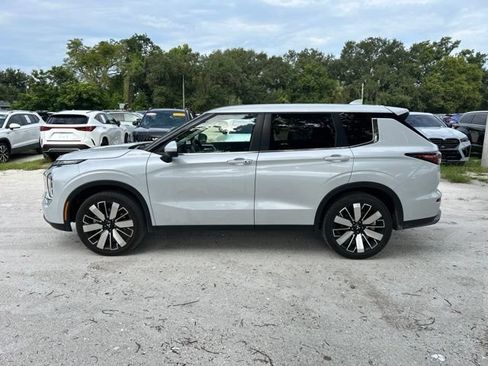Used 2025 Mitsubishi Outlander SE FWD image 17