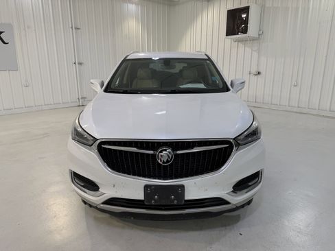 Used 2018 Buick Enclave Essence image 8