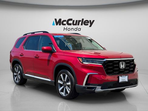 Certified 2025 Honda Pilot Touring image 1