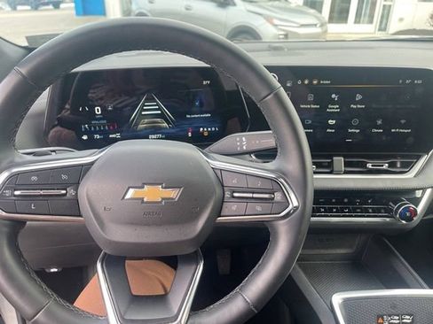 Certified 2025 Chevrolet Equinox LT w/ Convenience Package II image 9