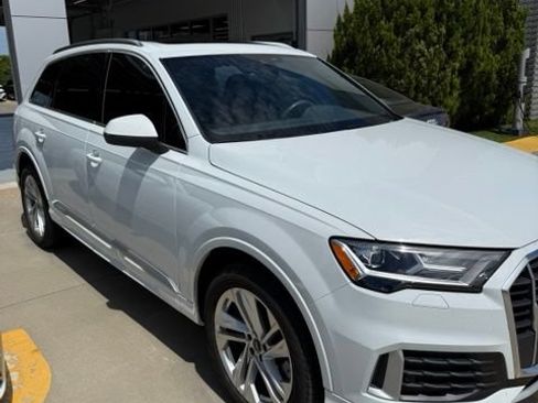Used 2023 Audi Q7 2.0T Premium w/ Towing Package AWD/4WD image 4