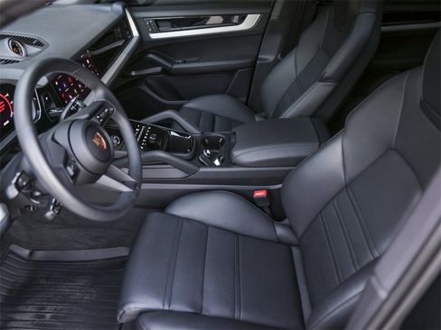 Certified 2025 Porsche Cayenne E-Hybrid Coupe image 16