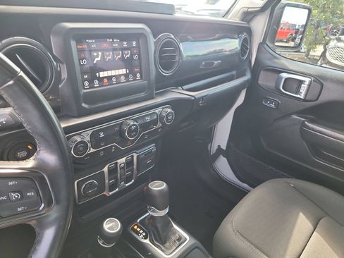 Certified 2022 Jeep Gladiator Sport AWD/4WD image 19