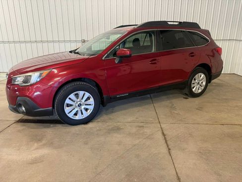 Used 2018 Subaru Outback 2.5i Premium AWD/4WD image 2