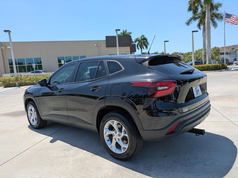Used 2024 Chevrolet Trax LS w/ LS Convenience Package image 4