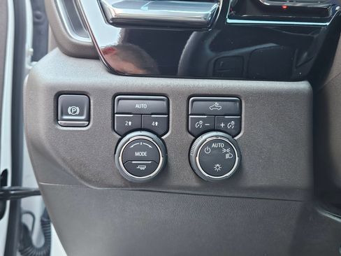 Used 2025 Chevrolet Silverado 1500 LT w/ Protection Package AWD/4WD image 19