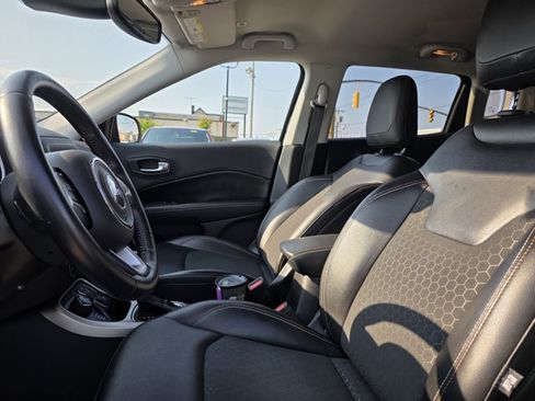 Used 2019 Jeep Compass Latitude w/ Popular Equipment Group AWD/4WD image 6