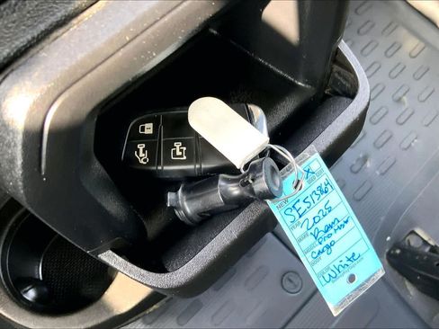 Used 2025 RAM ProMaster 2500 w/ Convenience Group FWD image 13