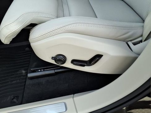 New 2026 Volvo XC90 B6 Ultra w/ Lounge Package image 13