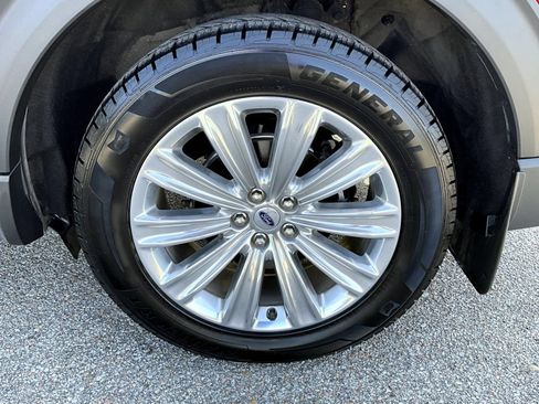 Used 2023 Ford Explorer Limited w/ Equipment Group 301A AWD/4WD image 26