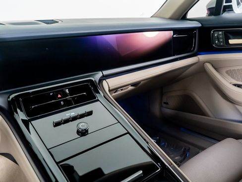 Used 2024 Porsche Panamera 4 w/ Premium Package image 26