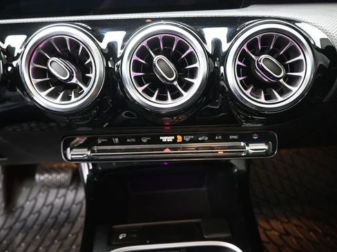 Used 2023 Mercedes-Benz CLA 250 4MATIC image 4