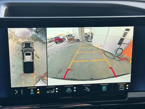 Used 2023 Chevrolet Silverado 1500 ZR2 w/ Technology Package image 50