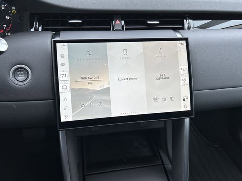 New 2025 Land Rover Discovery Sport S image 25