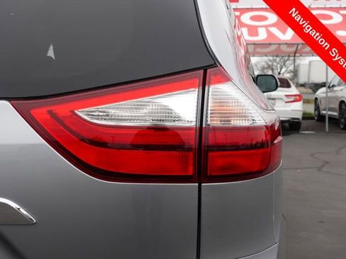 Certified 2017 Toyota Sienna Limited image 9
