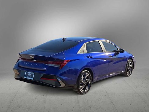 Used 2025 Hyundai Elantra Limited image 8