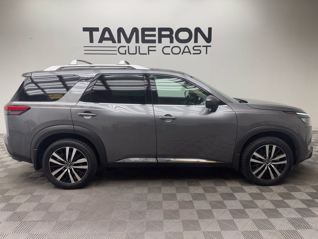 Used 2025 Nissan Pathfinder Platinum FWD image 5