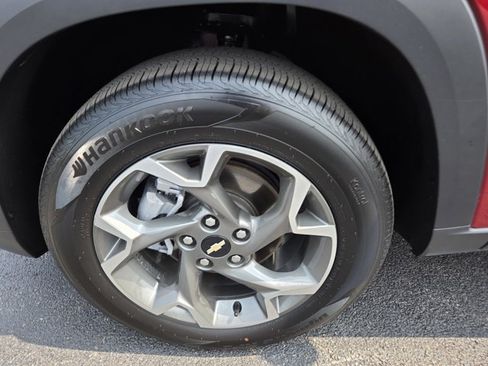 Used 2025 Chevrolet Trax LT w/ LT Convenience Package FWD image 42