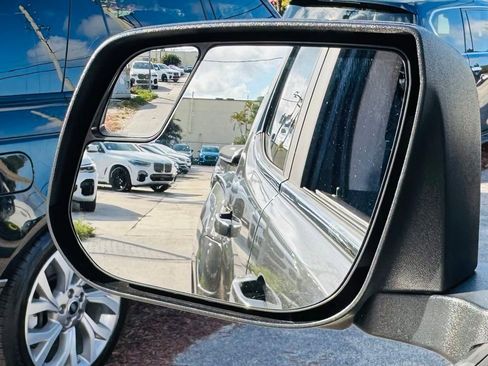 Used 2016 GMC Canyon SLE image 16