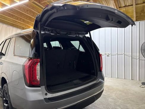 Used 2023 GMC Yukon SLT AWD/4WD image 10