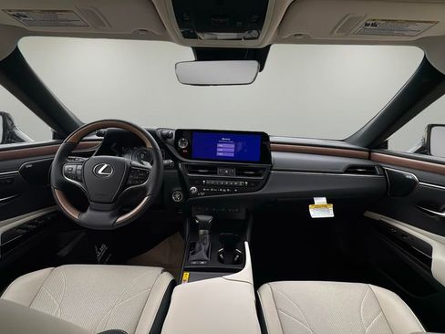 Used 2025 Lexus ES 300h Ultra Luxury image 10