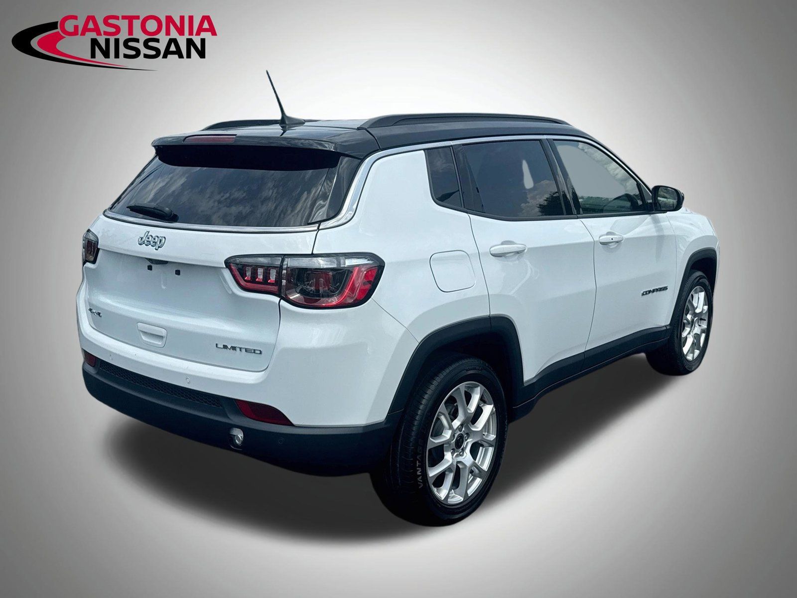 Used 2025 Jeep Compass Limited AWD/4WD image 9