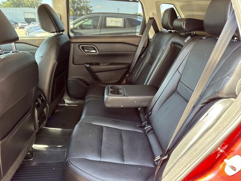 Used 2021 Nissan Rogue SL w/ Premium Package image 14