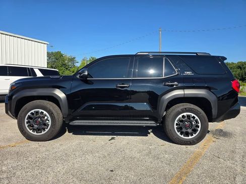 Used 2025 Toyota 4Runner TRD Off-Road Premium AWD/4WD image 2