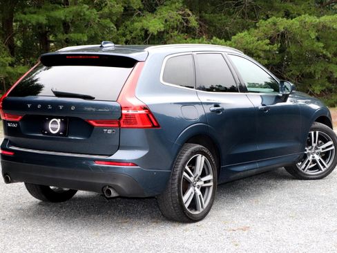 Used 2018 Volvo XC60 T5 Momentum w/ Vision Package image 3