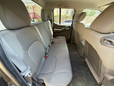 Used 2013 Nissan Frontier SV w/ SV Value Truck Pkg AWD/4WD image 28