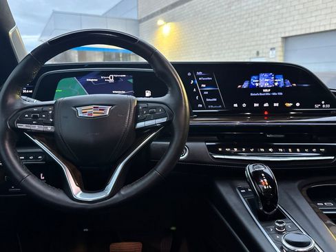 Certified 2024 Cadillac Escalade Premium Luxury Platinum w/ Heavy-Duty Trailer Package image 16