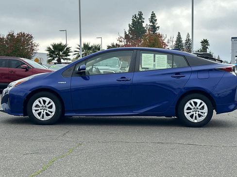 Used 2016 Toyota Prius Two image 9