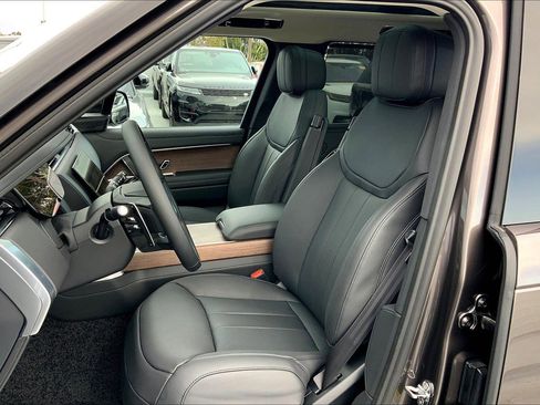 New 2025 Land Rover Range Rover SE image 6