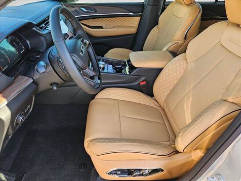 New 2025 Jeep Grand Cherokee Summit image 4