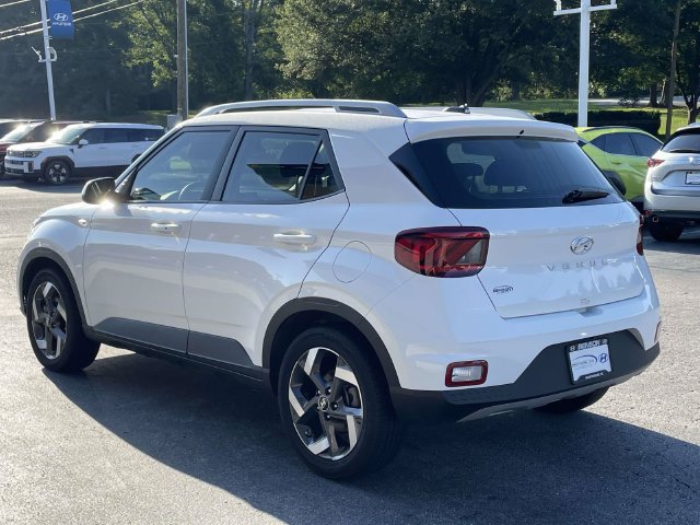 Certified 2025 Hyundai Venue SEL FWD image 5
