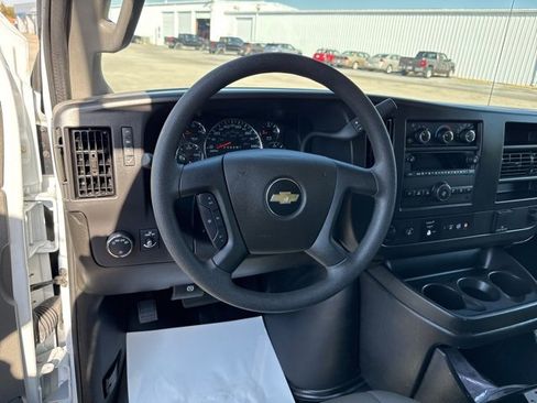 Used 2025 Chevrolet Express 3500 w/ Driver Convenience Package image 11