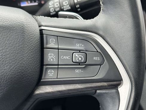 Used 2022 Jeep Grand Cherokee L Limited w/ Luxury Tech Group II image 15