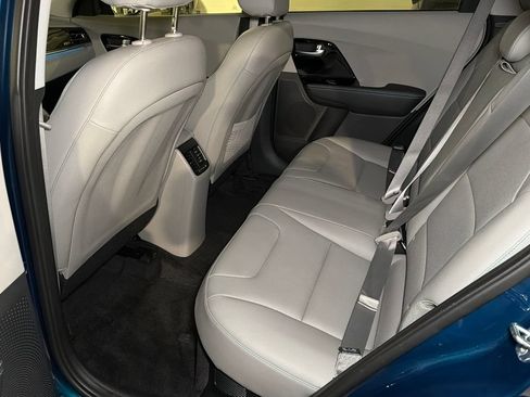 Used 2022 Kia Niro Touring Special Edition FWD image 17