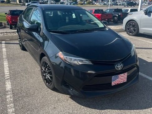 Used 2018 Toyota Corolla LE FWD image 1