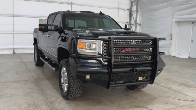 Used 2017 GMC Sierra 2500 Denali w/ Duramax Plus Package AWD/4WD image 7