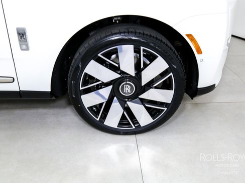 Certified 2025 Rolls-Royce Cullinan image 38