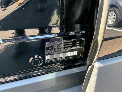 Used 2024 Toyota RAV4 XLE FWD image 33