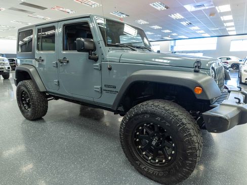 Used 2015 Jeep Wrangler Unlimited Sport w/ Quick Order Package 24S AWD/4WD image 4