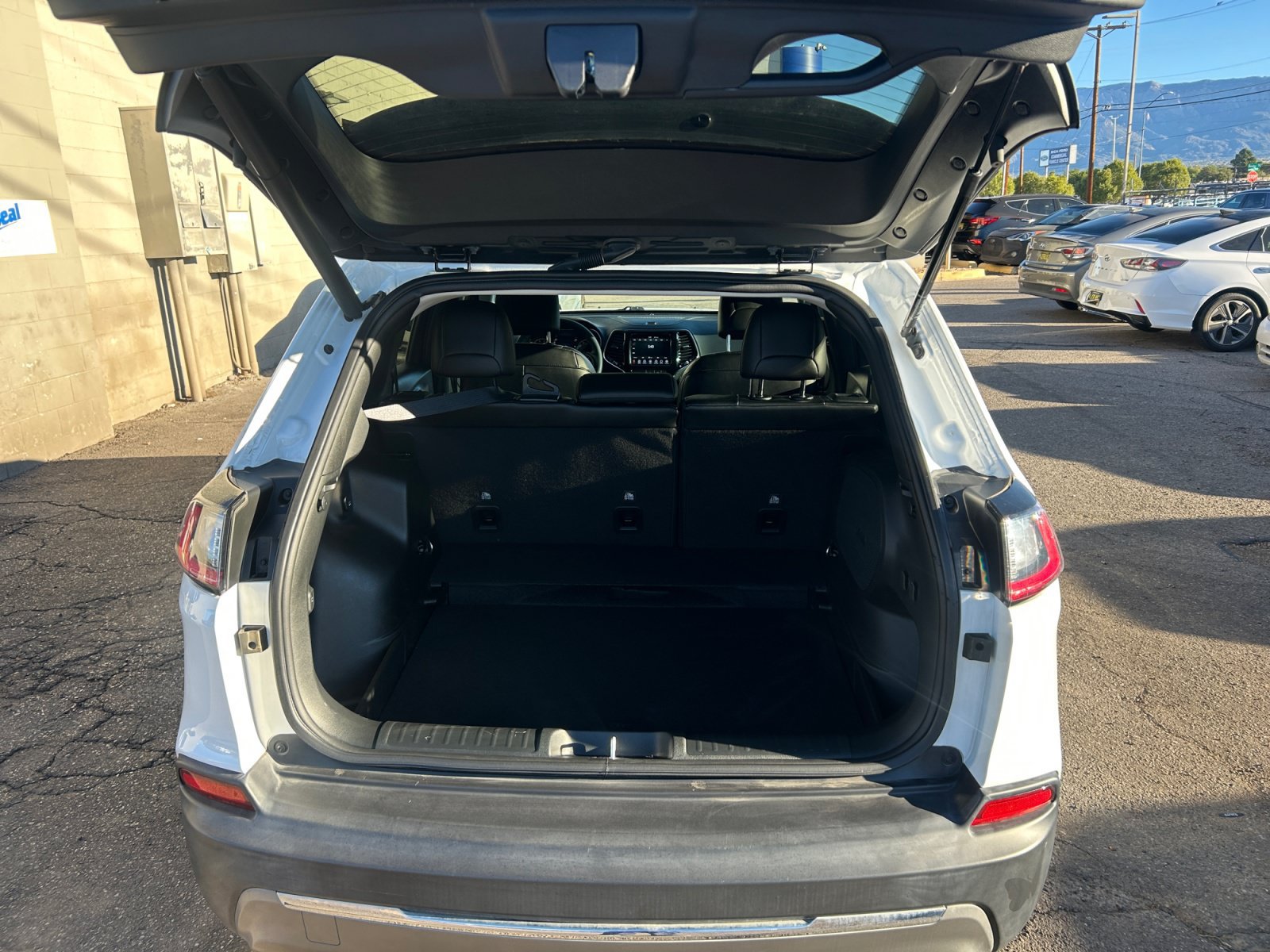 Used 2022 Jeep Cherokee Limited AWD/4WD image 29