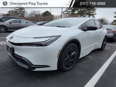 Used 2023 Toyota Prius LE image 1